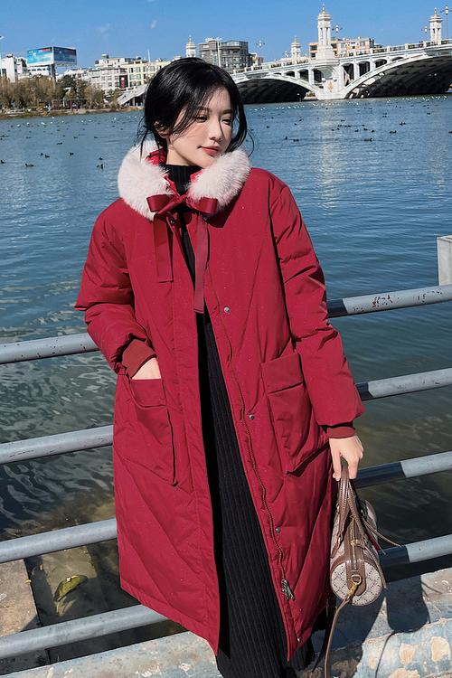 紅色大毛領(lǐng)中長(zhǎng)款羽絨服女冬季2021年新款時(shí)尚洋氣白鴨絨外套